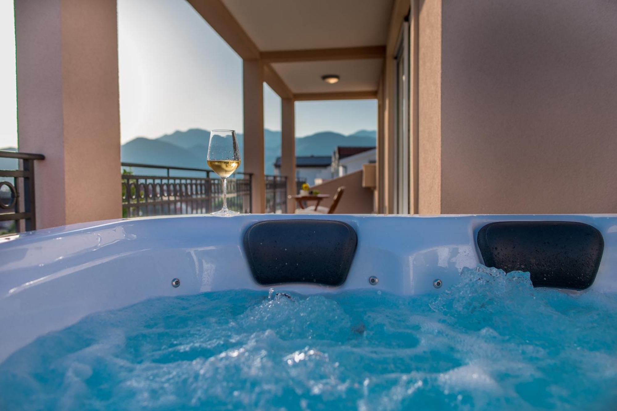 Luxury Apartments Ivanovic Tivat Eksteriør billede