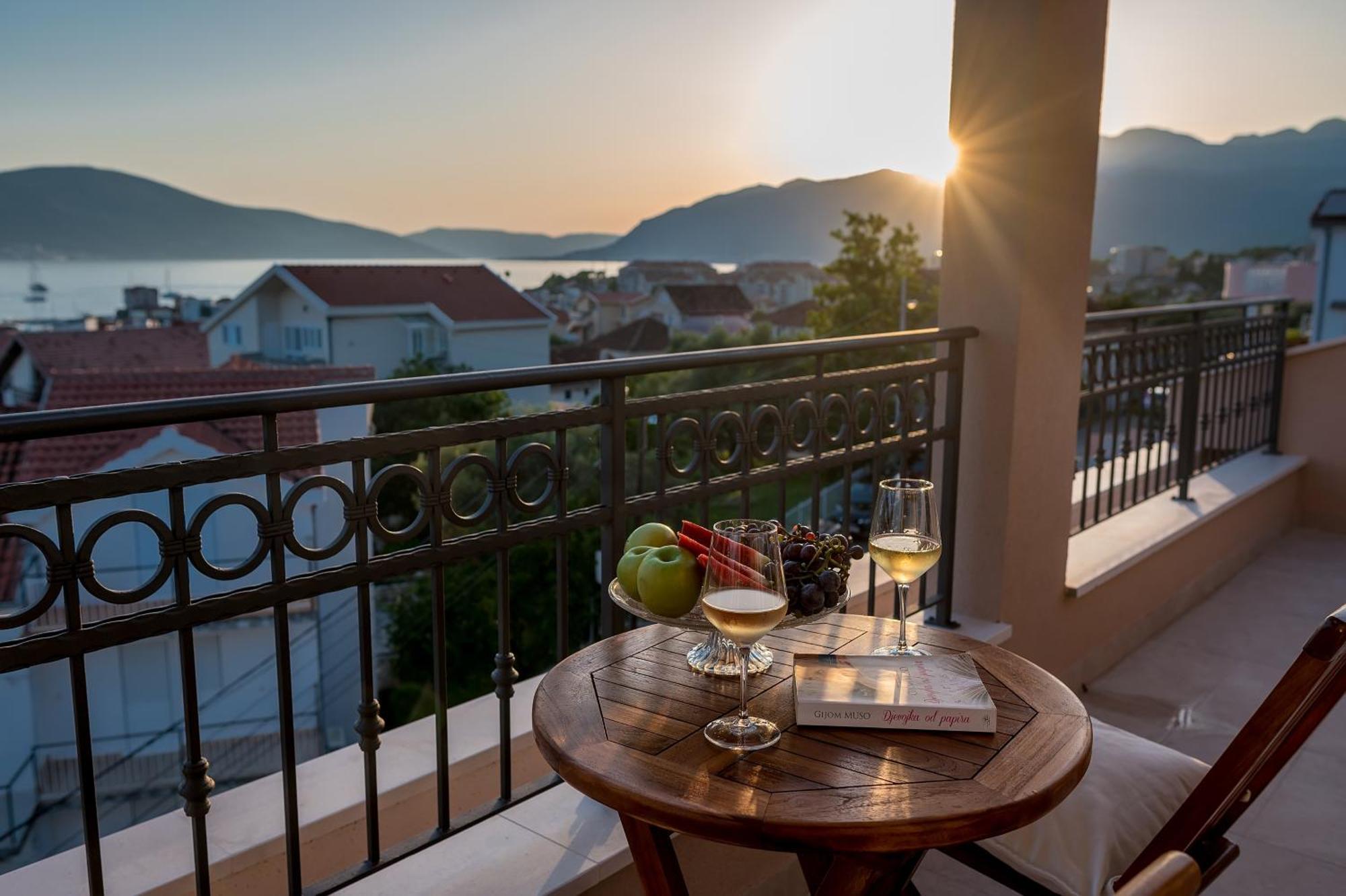 Luxury Apartments Ivanovic Tivat Eksteriør billede